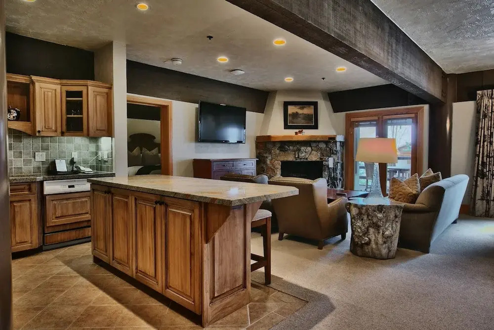 Premium Luxury Three Bedroom Suite with Hot Tub