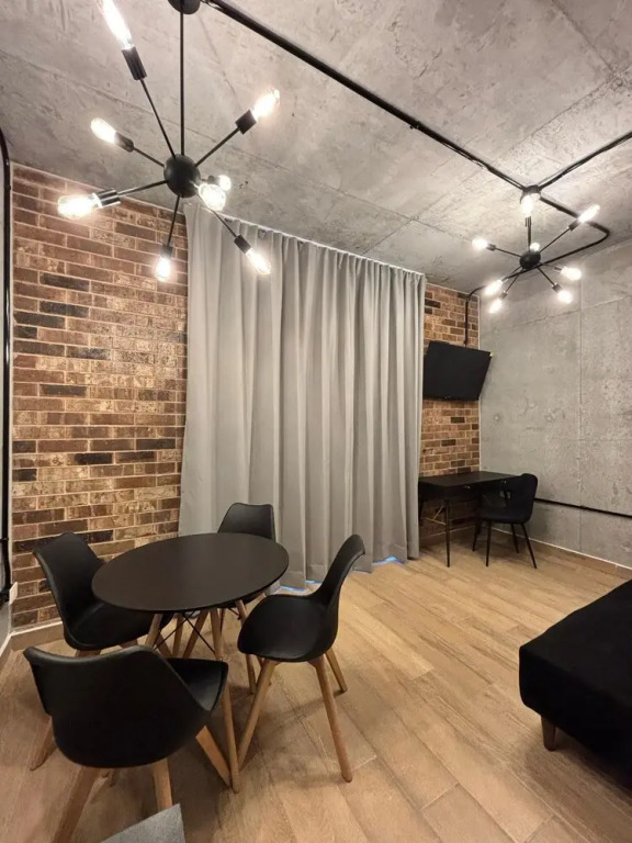 Stylish Private Room City Views & Prime Location