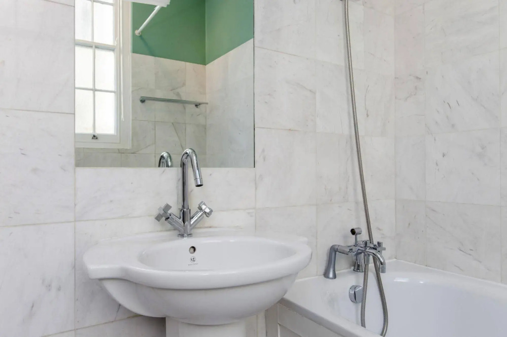 Club Living - Hyde Park Apartments