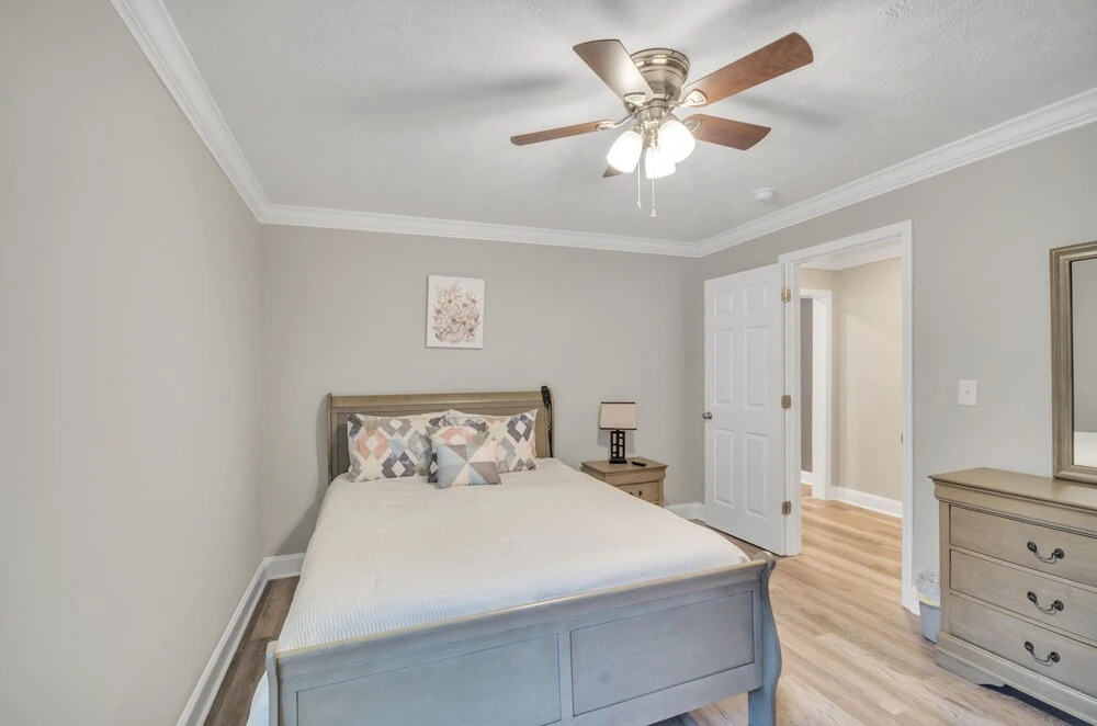 Charming Southern Retreat Near Historic Downtown 4 Bedroom Home