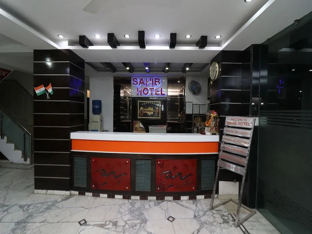 OYO 27823 Hotel Sahib