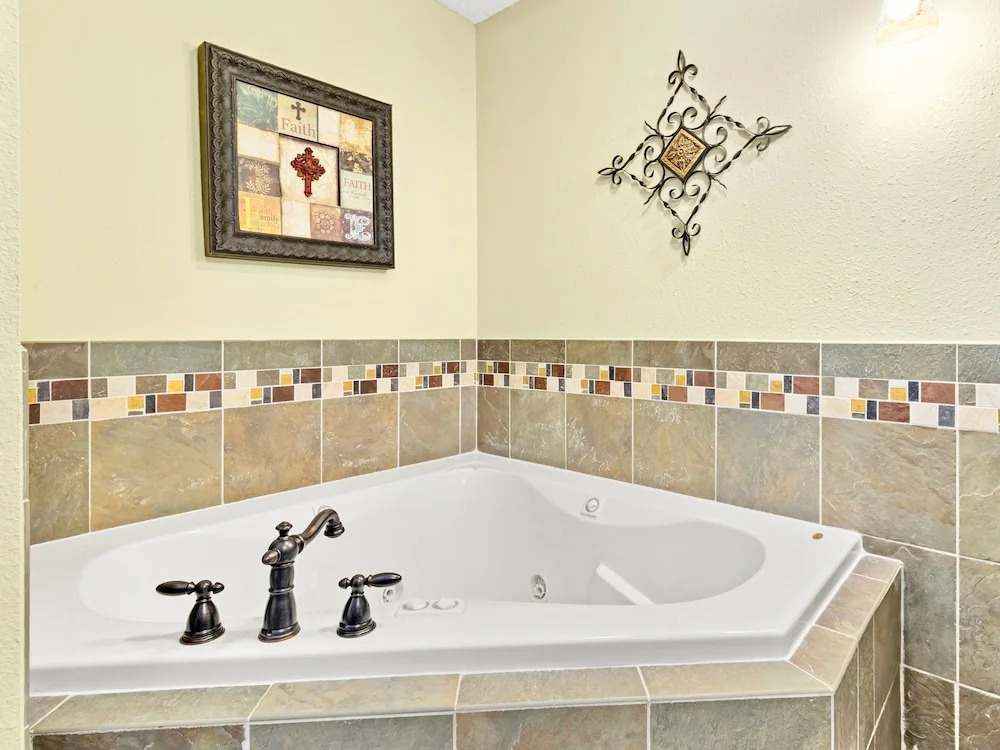 Divine Luxury Vacation At Windcliff 3 Bedroom Home by RedAwning
