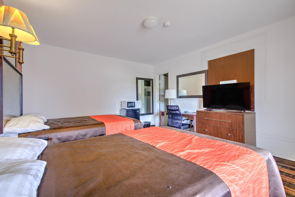 OYO Palm Leaf Motel