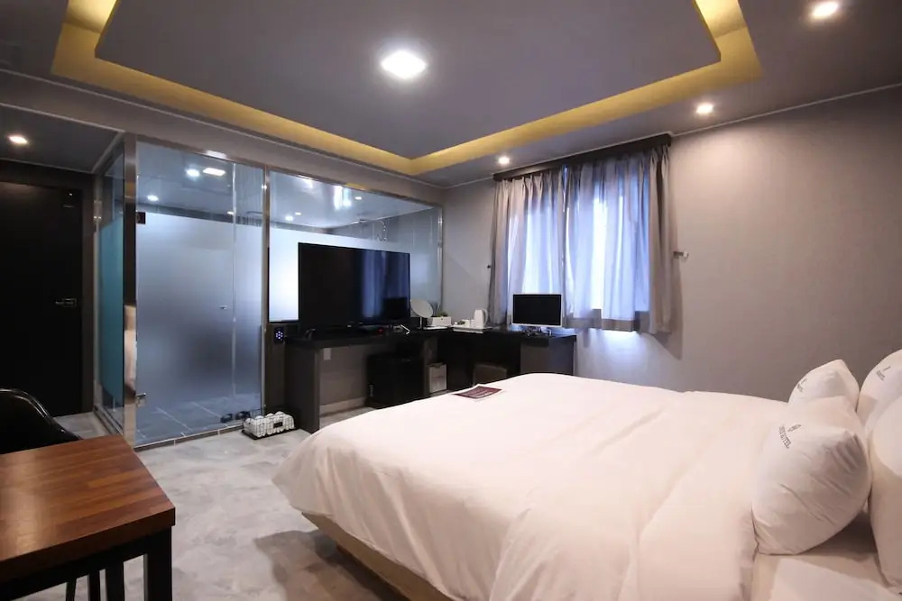 Louis Hotel