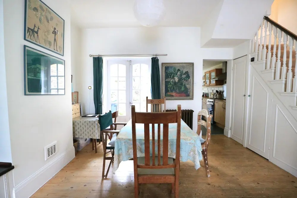 Charming 2 Bedroom House With Garden in East London