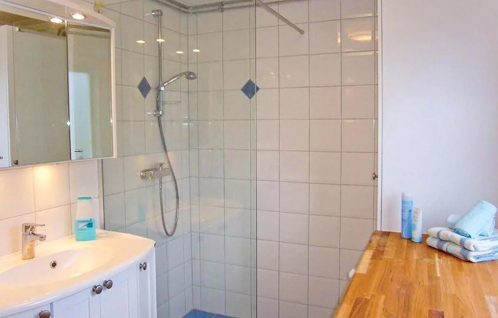 2 Bedroom Cozy Home In Hyltebruk