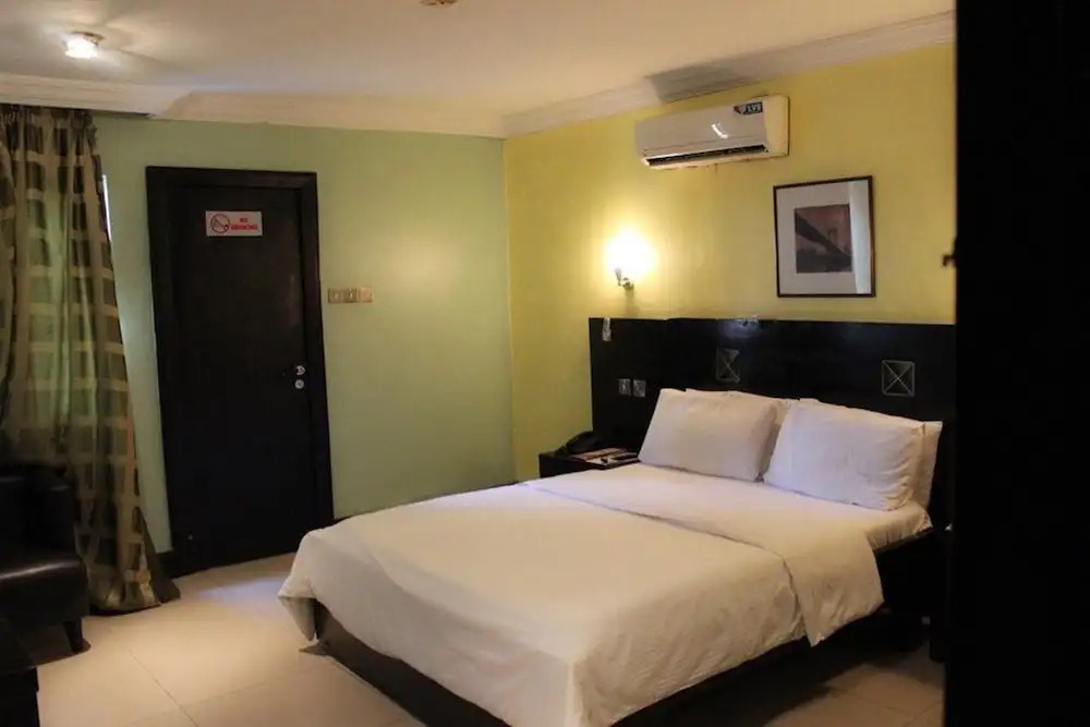 The Hedge Suites