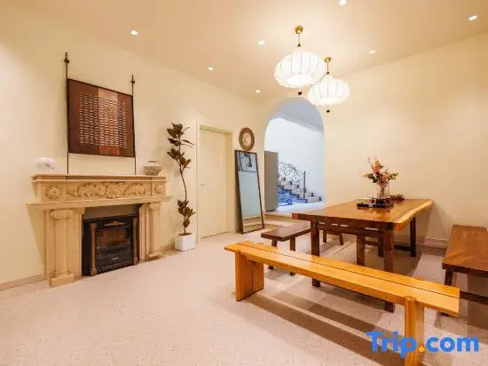 Yige Apartment (Shanghai National Exhibition and Convention Center Hongqiao Railway Station)