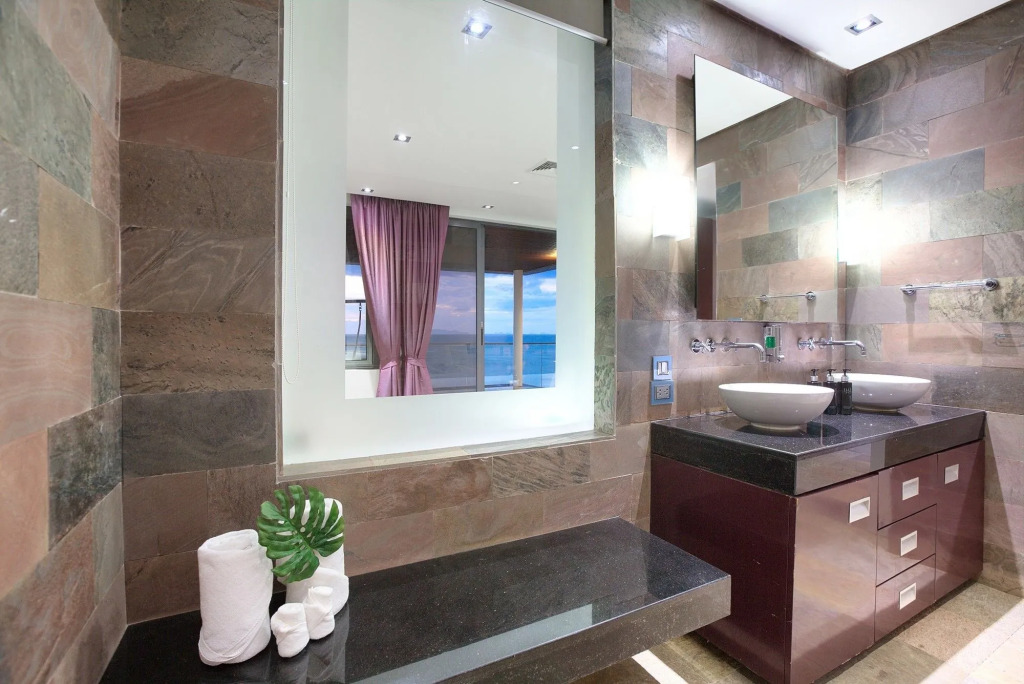 Villa U - 3BR Beachfront Haven