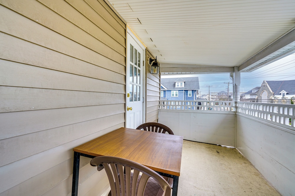 Centrally Located Ocean City Apt < 1 Mi to Beaches