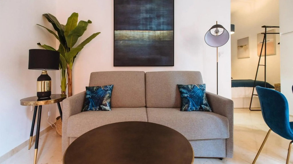 Chiqui and Vicente Bright Apartment