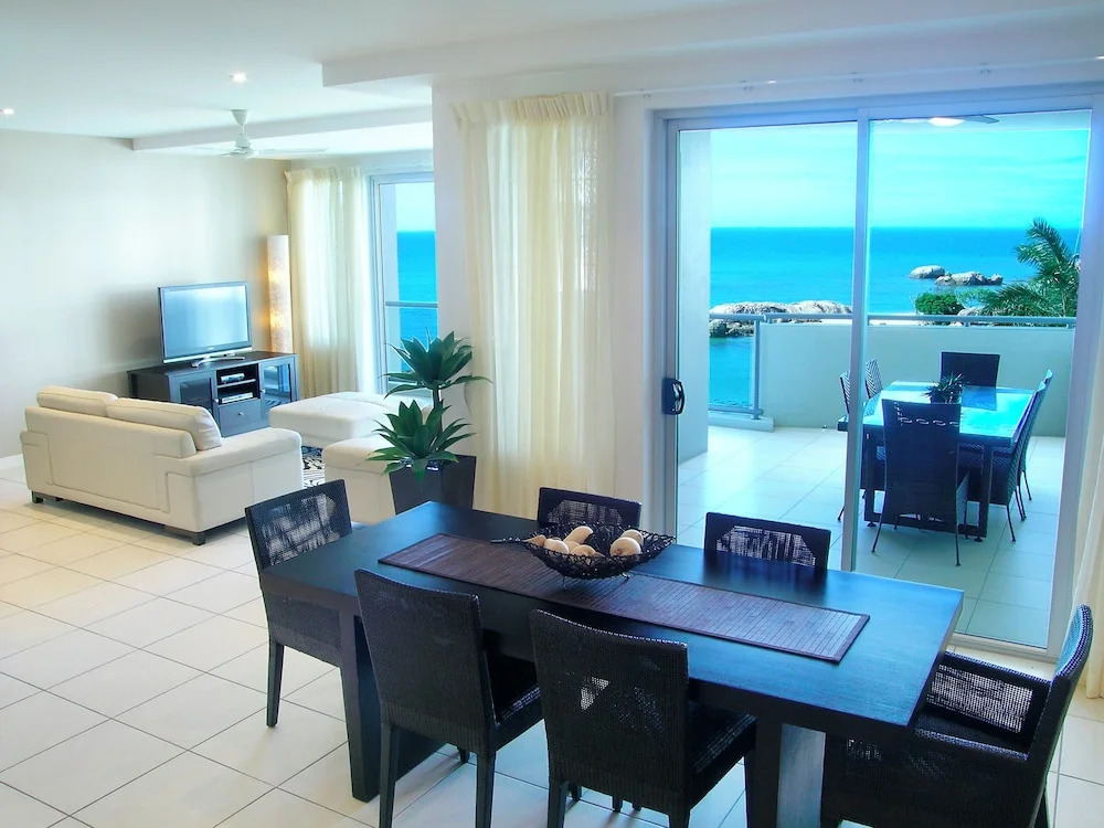 Coral Cove Apartments - Absolute Beachfront Resort Bowen
