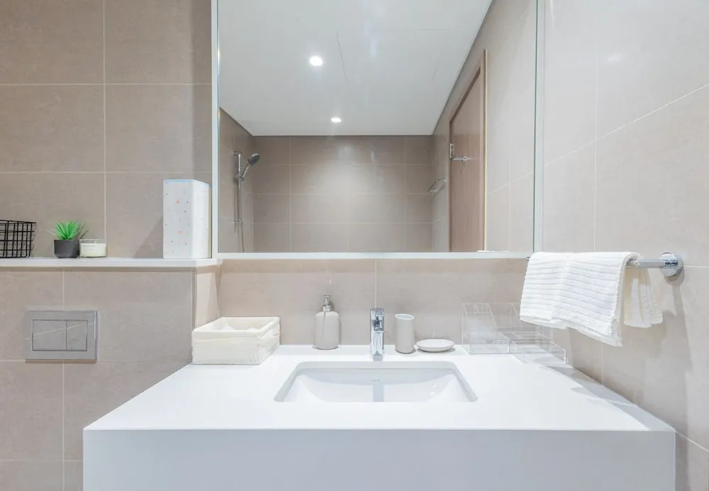 SuperHost - Sleek 2BR Burj Royale Apt Close to Burj Khalifa