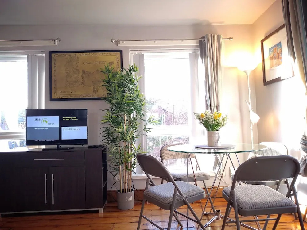 Perfect City Center Location, Parking, 4 Beds