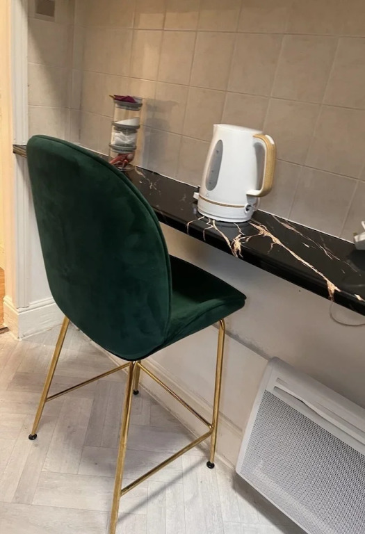 Leicester Aprt-sleeps3-db-tv-wifi