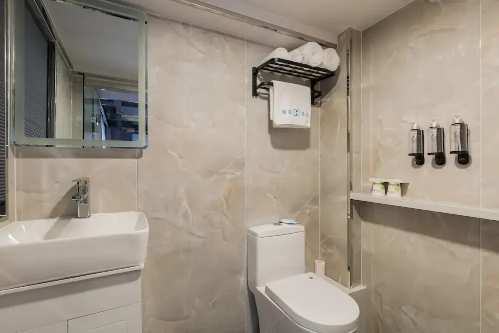 Dequan Chaoyang Park Hotel, near SOLANA