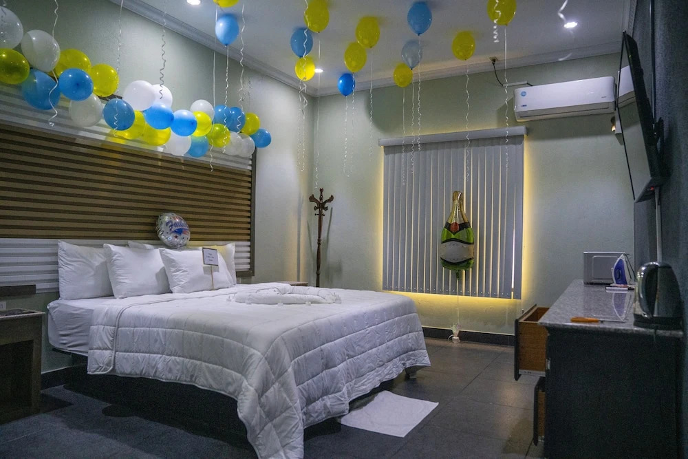 Crown Hotel Piarco