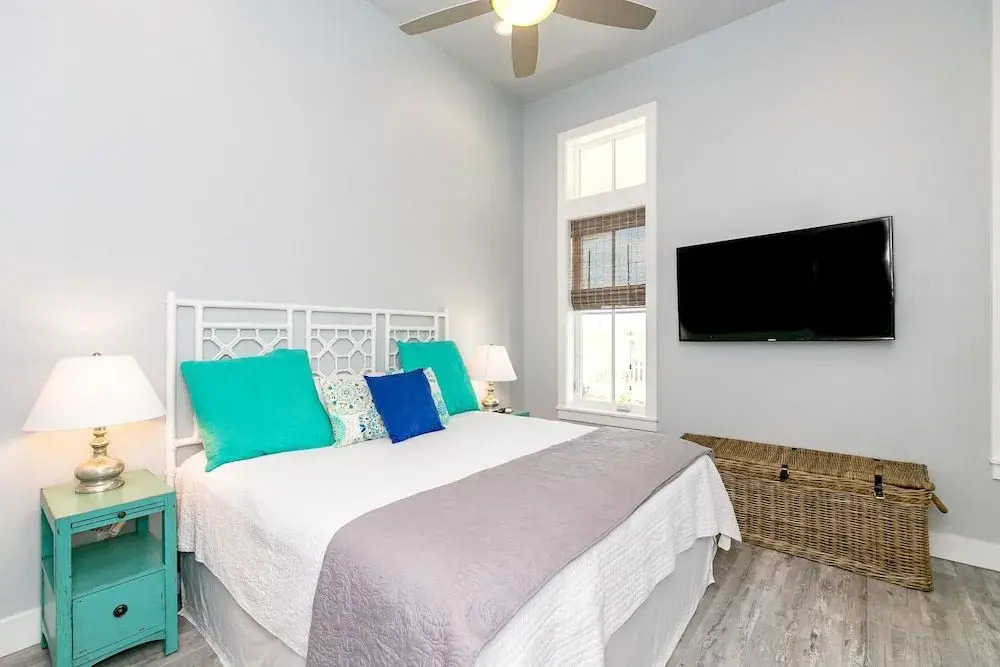 Brand New Gulf Views for 12 on the Golf Course by RedAwning