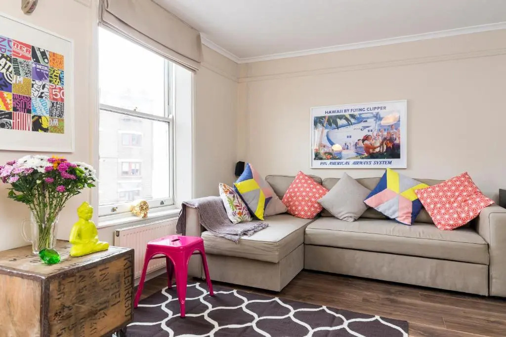 Modernised Apartments 1 and 2 Bedrooms Option Terrace and Balcony High Street