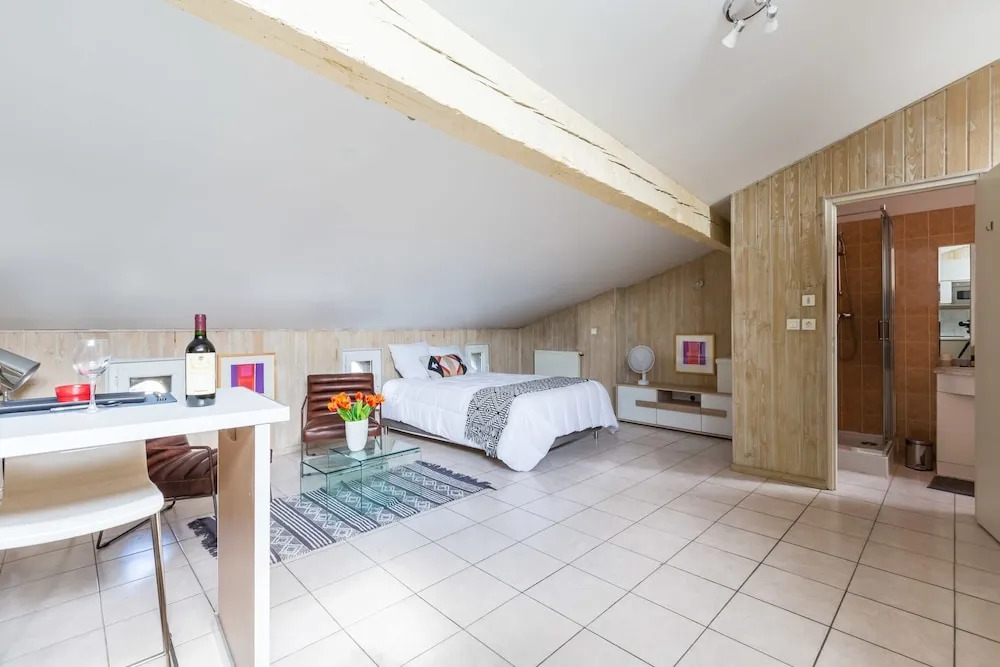 Lovely Attic Studio in Capucins