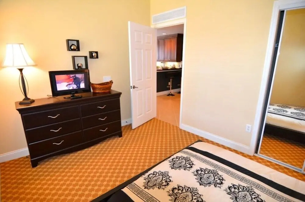 7468ed 3 Bedroom Condo