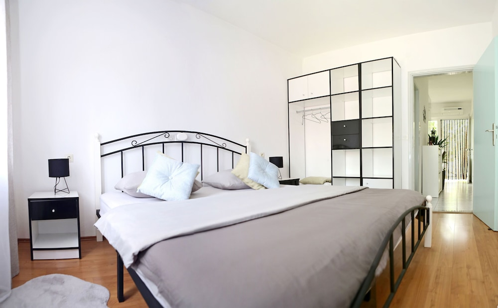 Apartment Adam