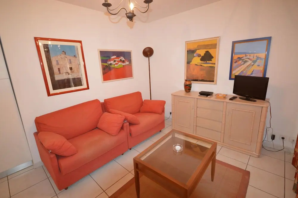 4 minutes walk to Palais Festivals