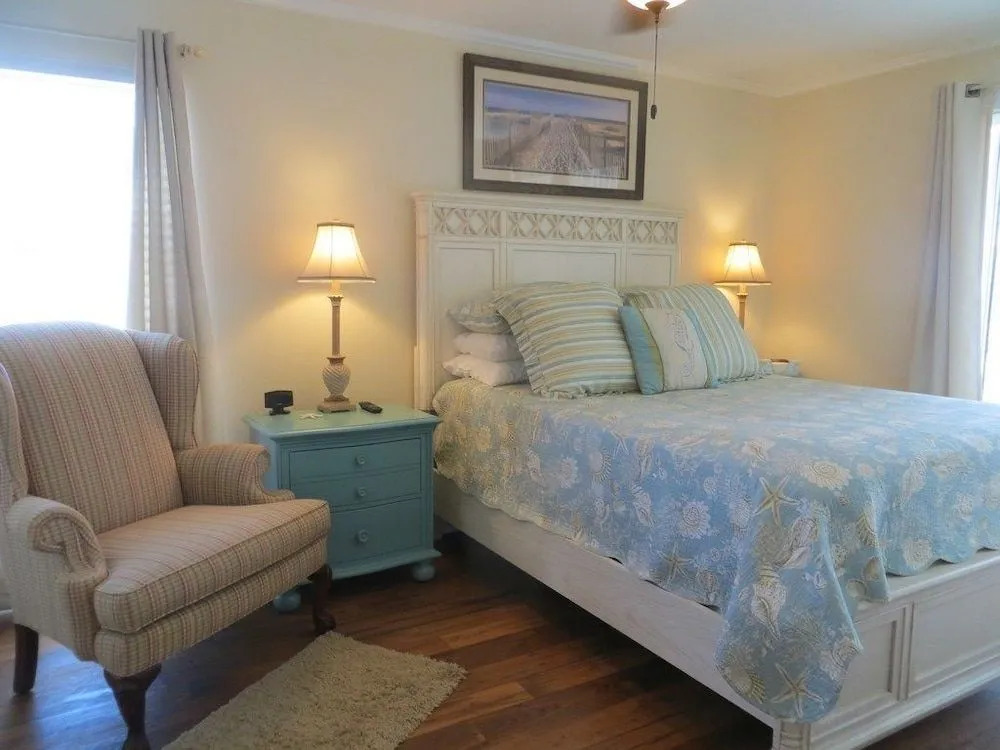 Romar Village 112 - 2 Br condo by RedAwning