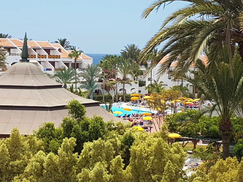 Two bedroom beachfront apartment No 3 with sea-view, heated pool, close to the sea