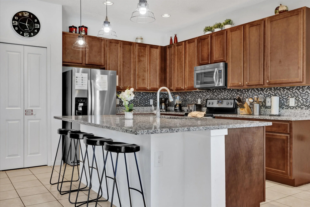 6 Bd 6 Ba Bella Vida 4564 Cl