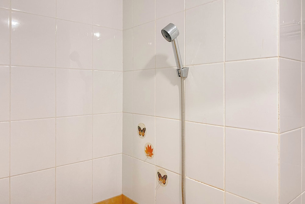 Warm And Restful 2Br At Green Pramuka City Apartment