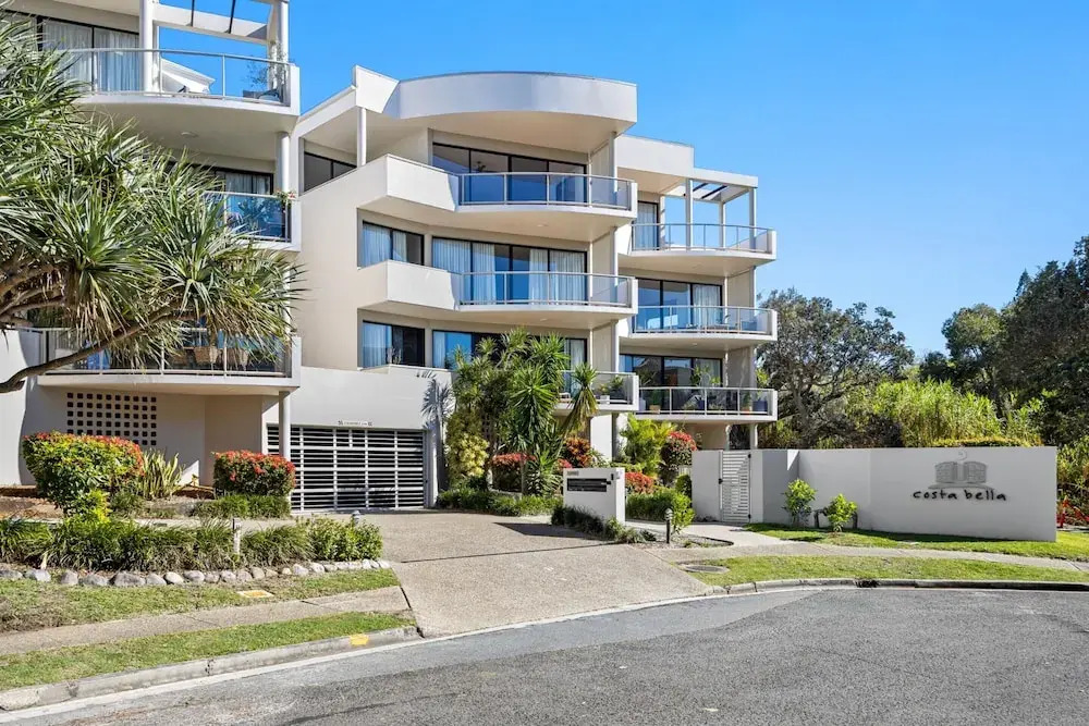Pristine 2-bed Apartment With Pool and Balcony