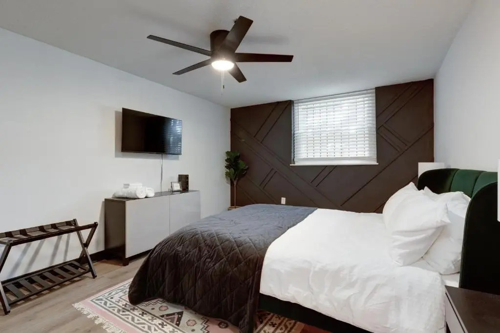 The Spruce Goose- Eclectic 2BD/1.5BA ENTIRE Condo