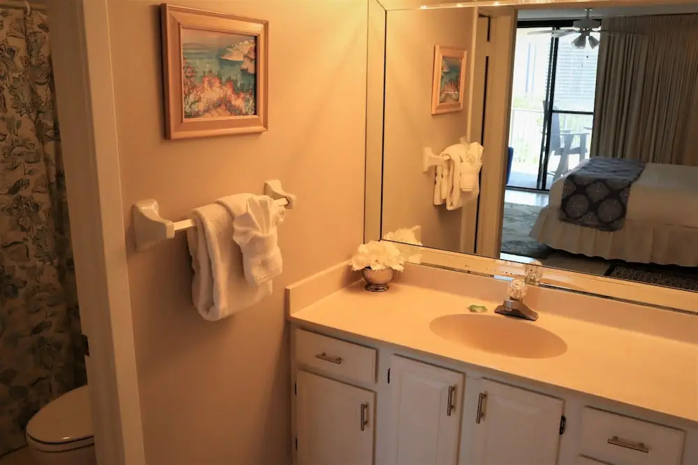 473 Mainsail 2 Bedroom Condo by RedAwning