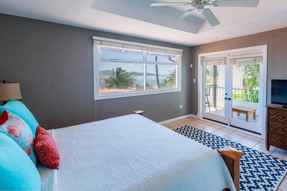 Stunning Home with Brand-New Guesthouse and Oceanview Terrace with Private Swimming Pool & Hot Tub