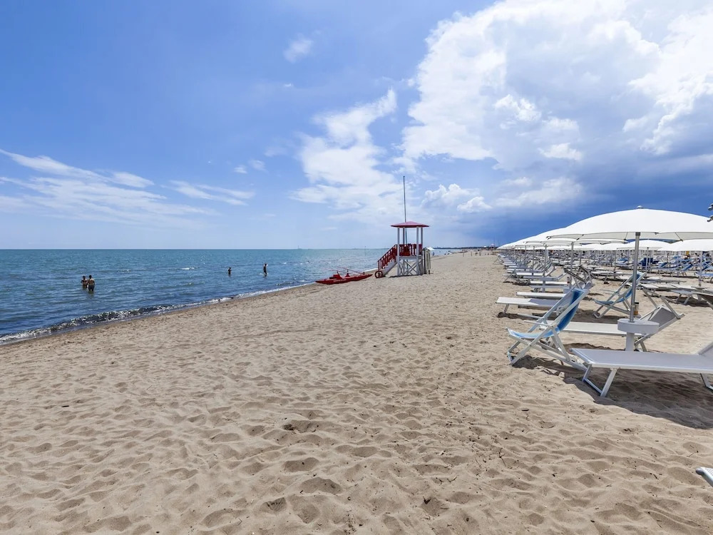 Cute beachfront apartment in Rosolina Mare, close to Venice.