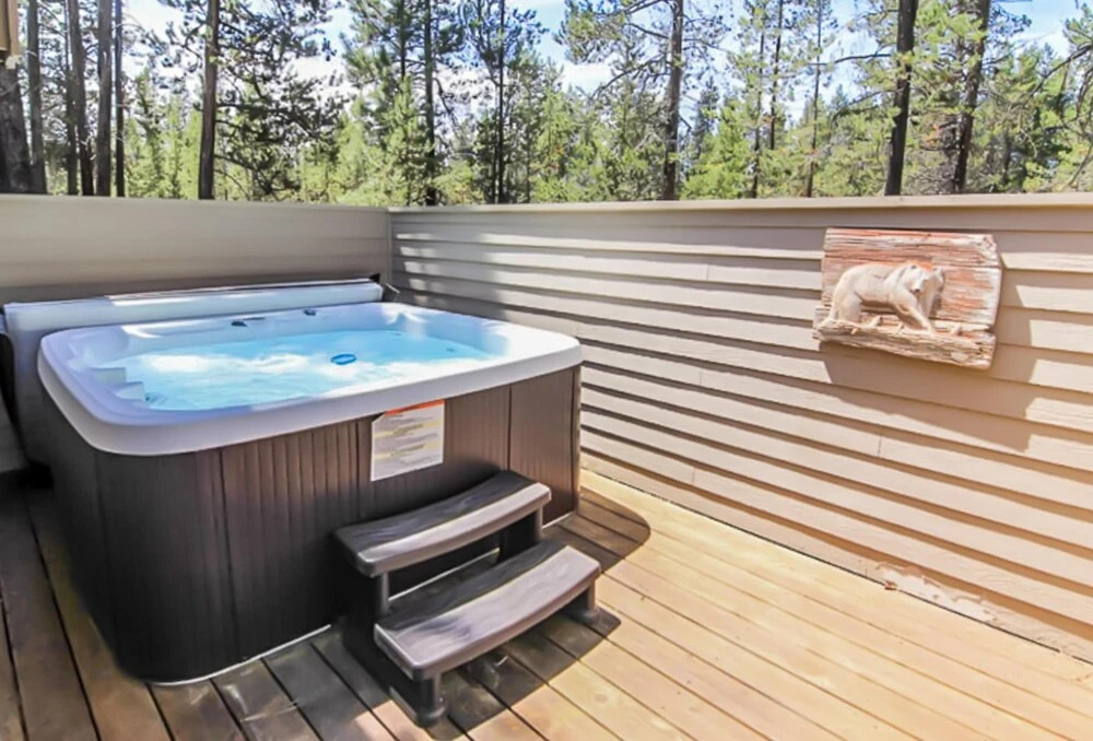 Tranquil Retreat with Outdoor Deck and Gas Fireplace - Inviting Haven