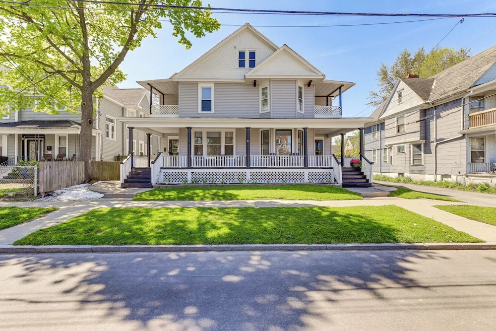 1 Mi to Niagara Falls! Family Home w/ Shared Yard