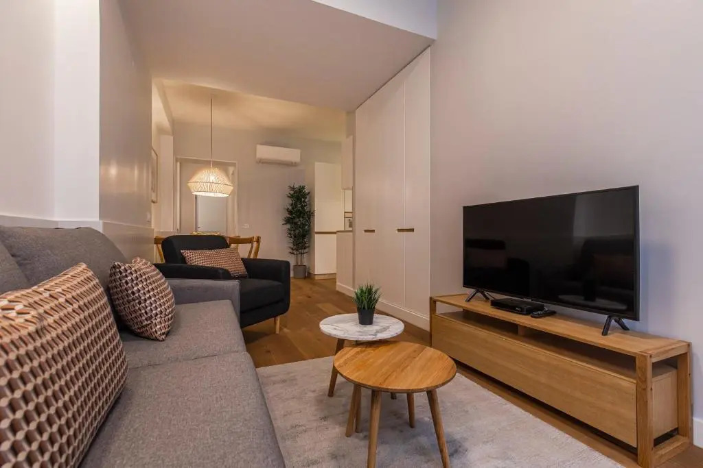 Upscale & Modern 2BDR Apartment
