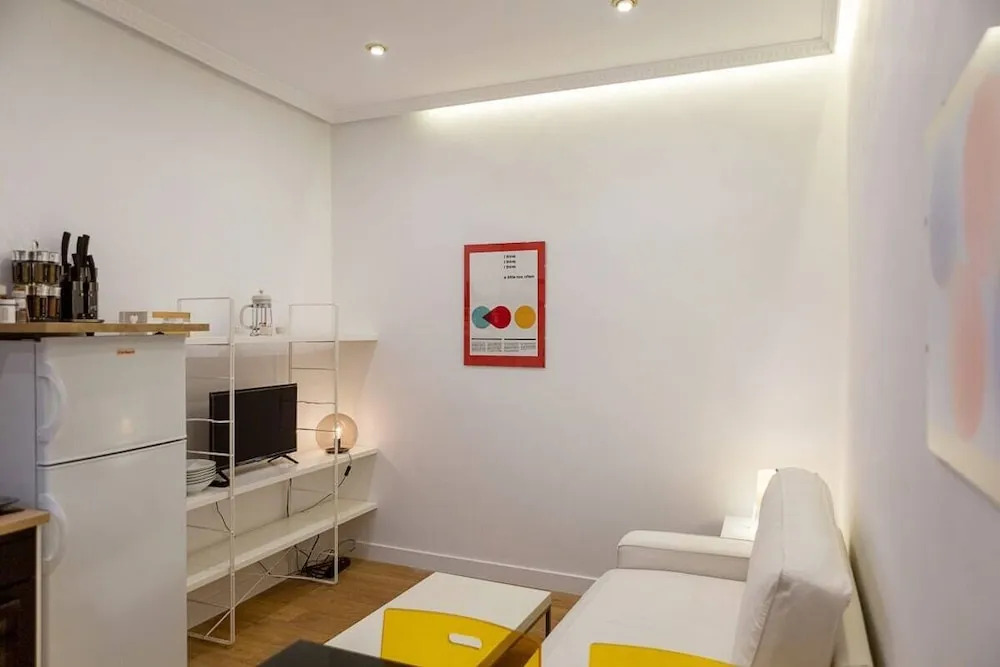 Cozy Apartment for 4 near Sol