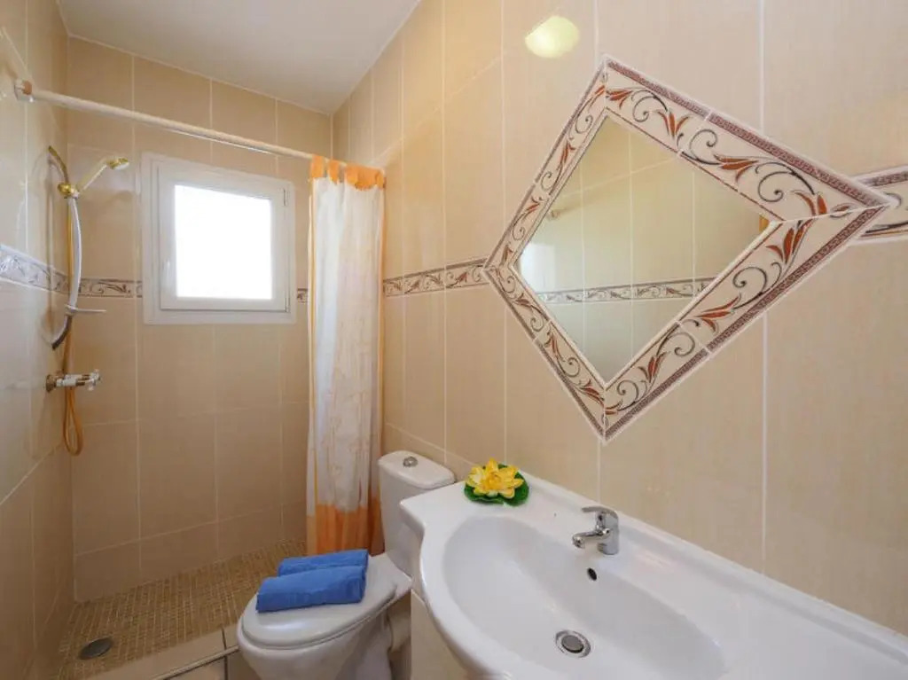 Casa Con 4 Dormitorios Con Piscina Y Amarres Privados Ref 354