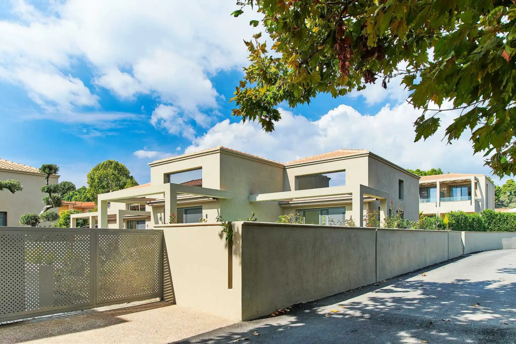 Cavo Delea Villas & Suites