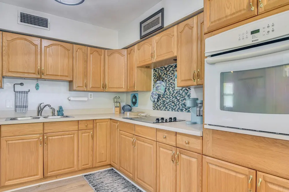 Tampa Bay Getaway w/ Patio & Yard, Pets Welcome!