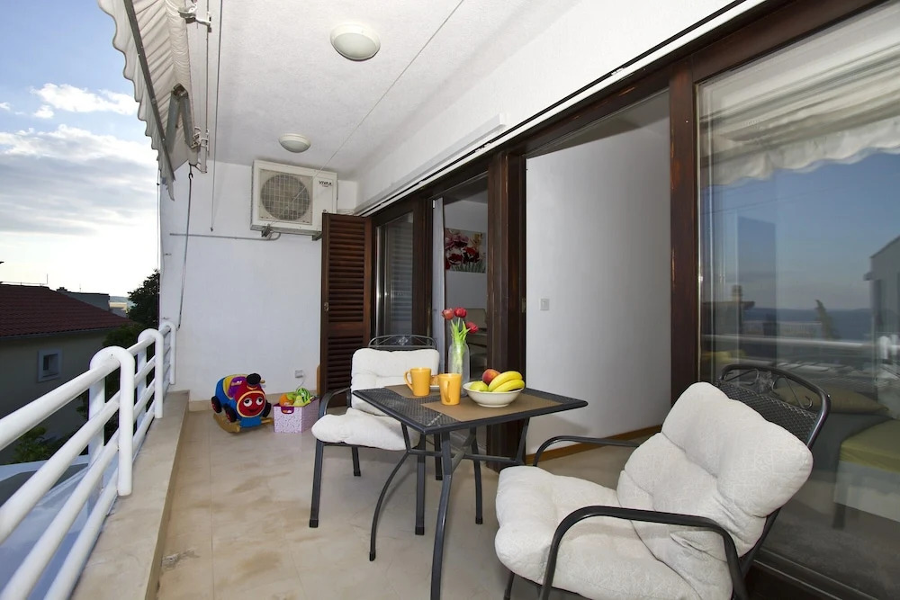 Comfort Apt.w.balcony Near Beach,marjan and Center