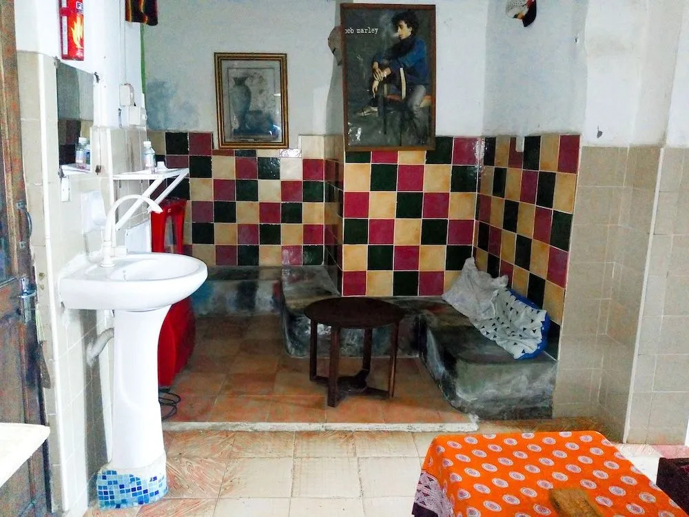 Kwa Mzushi Bondeni Hotel