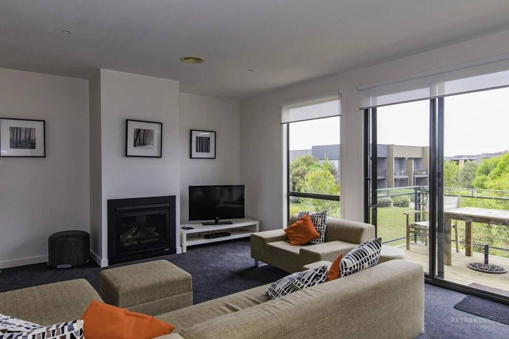3 Bedroom Condo - Access to Pool Torquay