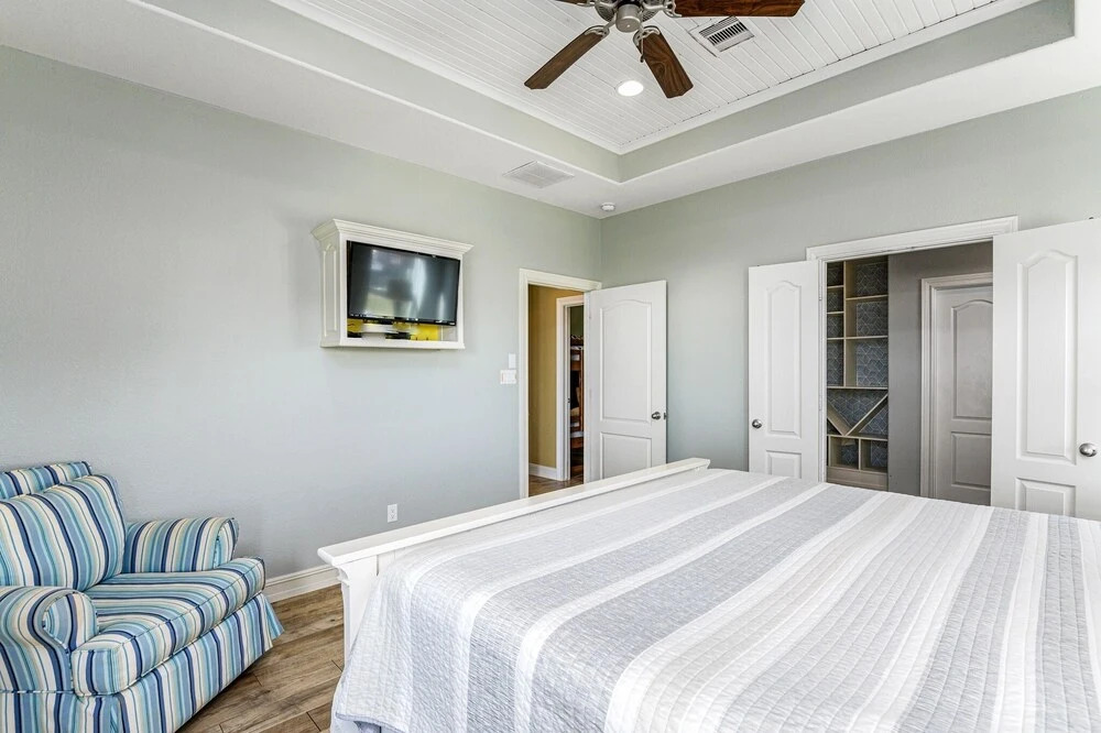 1 Holiday 4 Bedroom Home by RedAwning