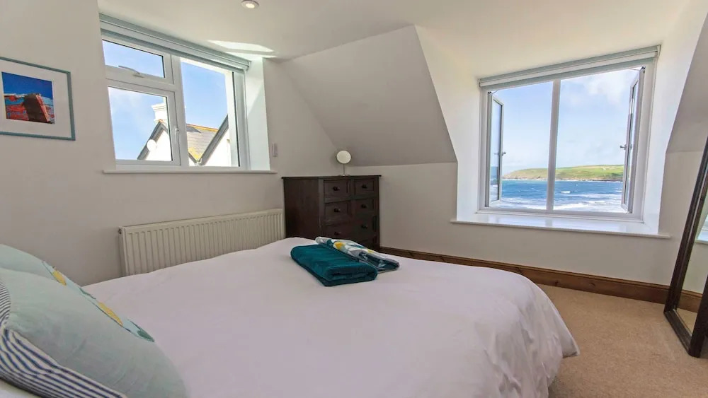 Stables - BEST Sea views in Croyde Sleeps 8