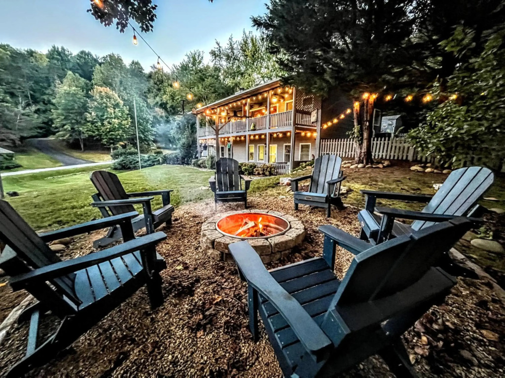 Ole Smoky BnB - Game Room, Hot Tub, Mtn Views!
