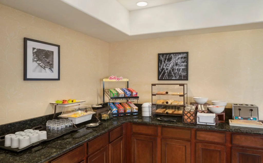 Country Inn & Suites by Radisson, Bloomington-Normal Airport, IL